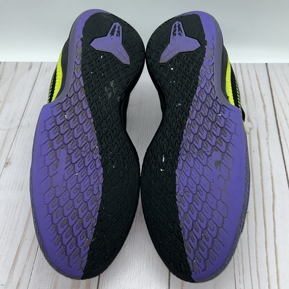 Nike Mamba Fury Lakers Away Sneakers - Picture 10 of 11